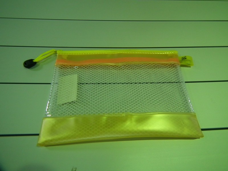 BORSELLO DA MARE TRASPARENTE PORTA SPAZZOLE O TRUCCHI. COLORE GIALLO