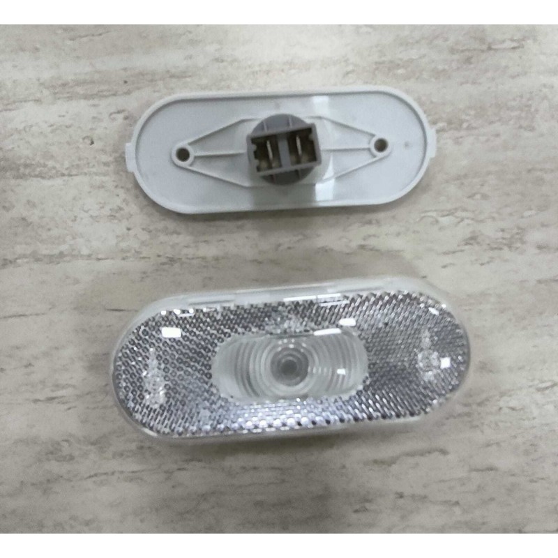 LUCE LATERALE COLORE BIANCO CON CATADIOTTRO OVALE