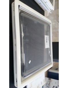 FINESTRA S4 600X600 COMPLETA DI CORNICE OSCURANTE E...