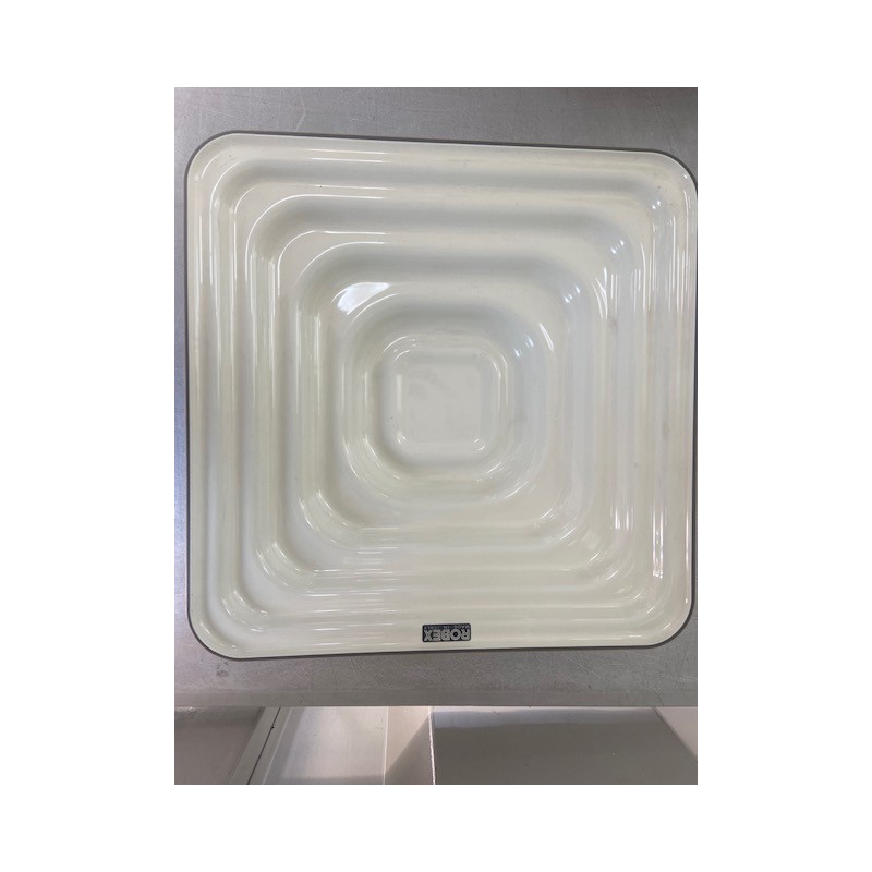 CENTROTAVOLA QUADRATO IN PLASTICA