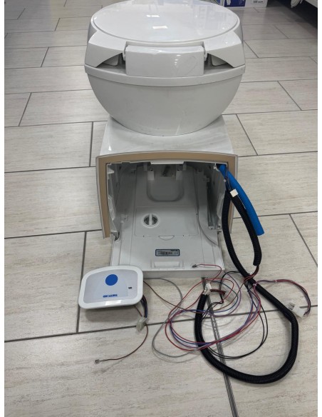 WC COMPLETO DI CASSETTA  MODELLO C250  BASIC