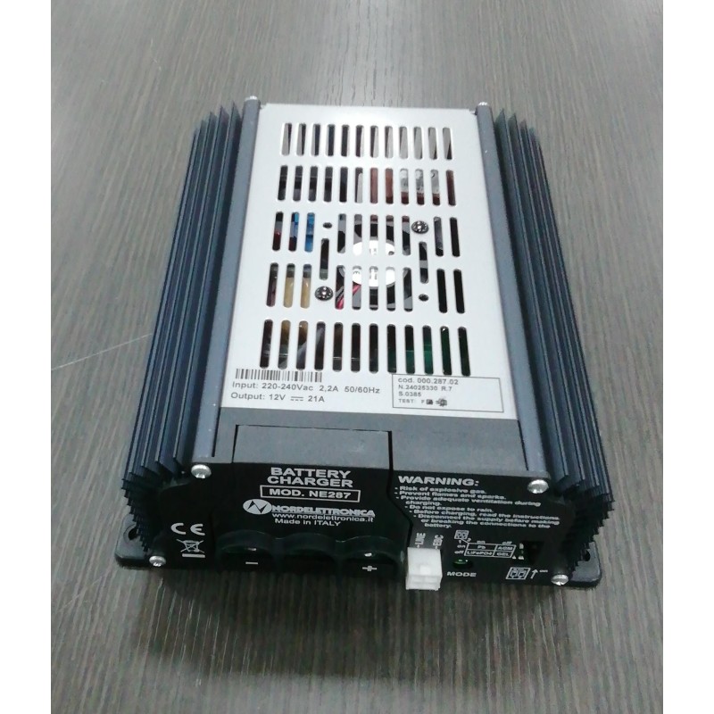 ALIMENTATORE CARICA BATTERIA 21 AMP...