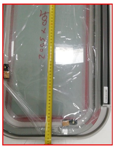 FINESTRA A COMPASSO CON SERIGRAFIA GRIGIA 700X300 MM