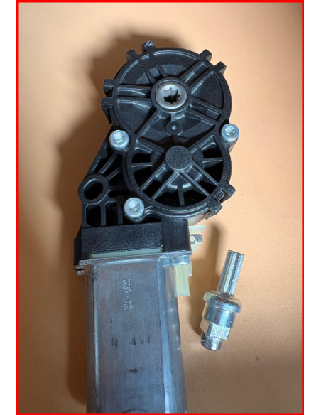 MOTORE 12 VOLTS PER GRADINO PORTA D  INGRESSO THULE MODELLO  V15